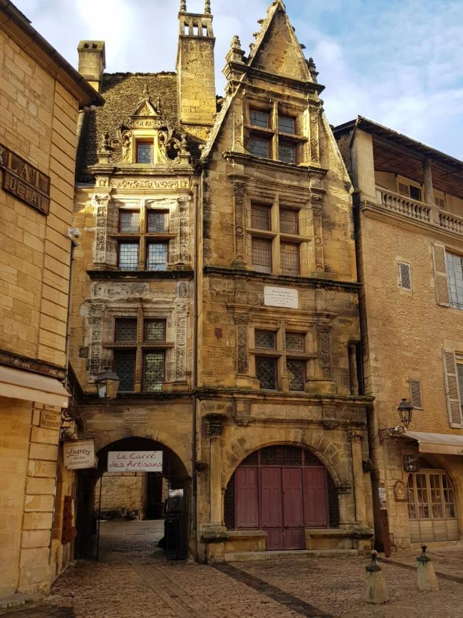 Hotel Grand Confort Le Moulin Rouge Terrasson-Lavilledieu Exterior photo